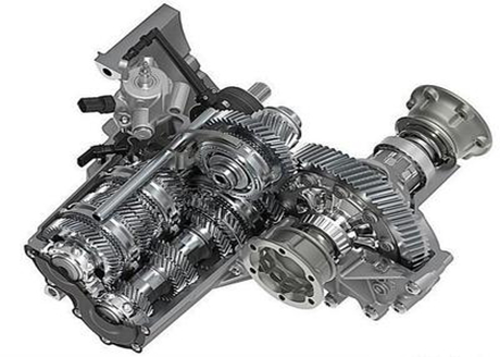 Is engine leakage difficult to repair? Looking at the disassembled engine and gearbox, the car owner understood